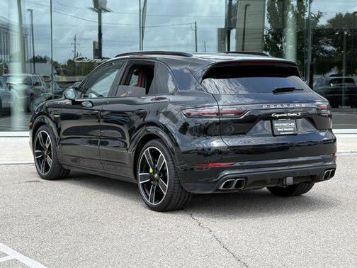 2023 Porsche Cayenne E-Hybrid S