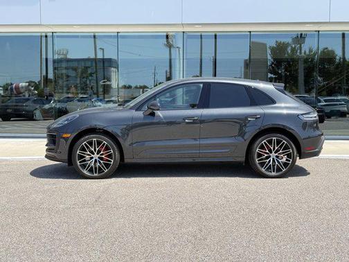 2025 Porsche Macan Base