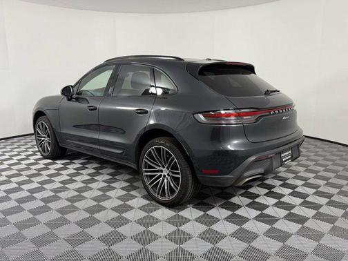2025 Porsche Macan AWD