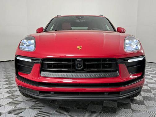 2026 Porsche Macan AWD