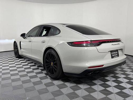 2023 Porsche Panamera GTS