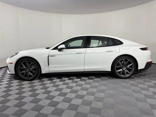 2025 Porsche Panamera 4