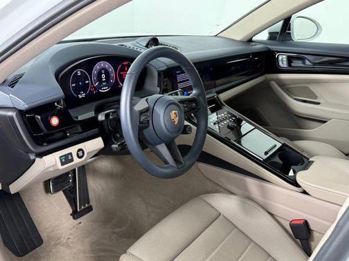 2025 Porsche Panamera 4