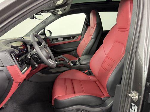 2025 Porsche Cayenne GTS