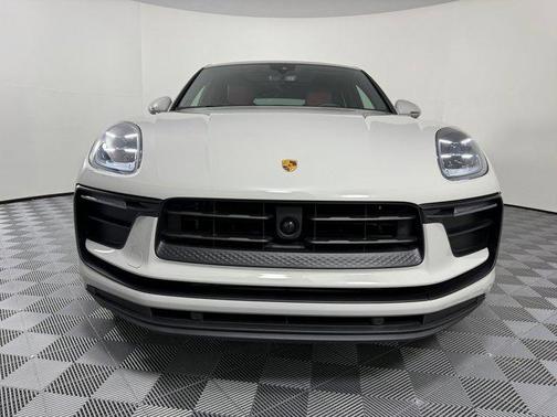 2026 Porsche Macan AWD