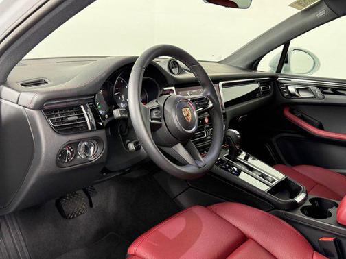 2025 Porsche Macan AWD