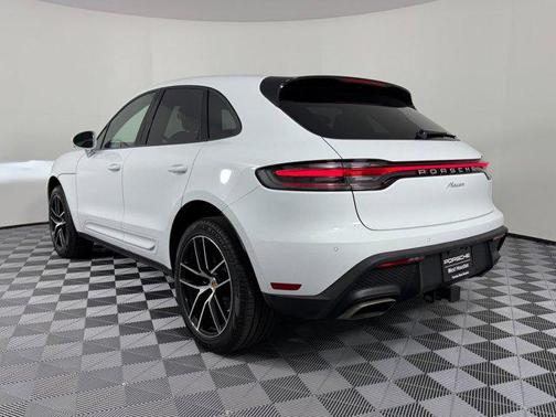 2025 Porsche Macan AWD