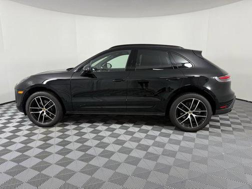 2025 Porsche Macan Base