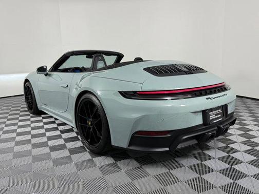 2025 Porsche 911 Carrera 4 GTS