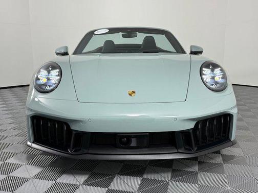 2025 Porsche 911 Carrera 4 GTS