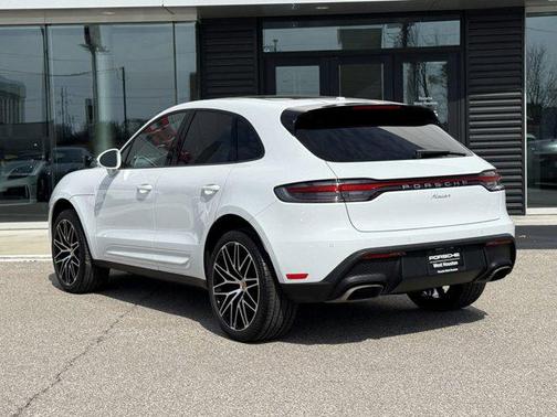 2024 Porsche Macan Base