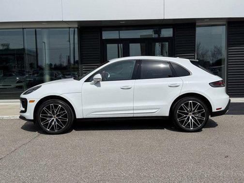 2024 Porsche Macan Base