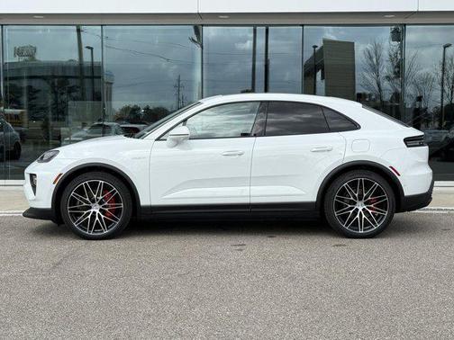 2025 Porsche Macan Base
