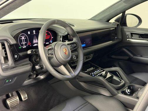 2025 Porsche Cayenne GTS