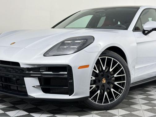 Ice Grey Metallic 2026 Porsche Panamera 4