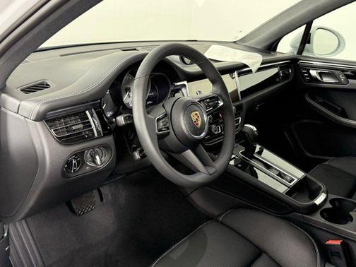 2025 Porsche Macan S