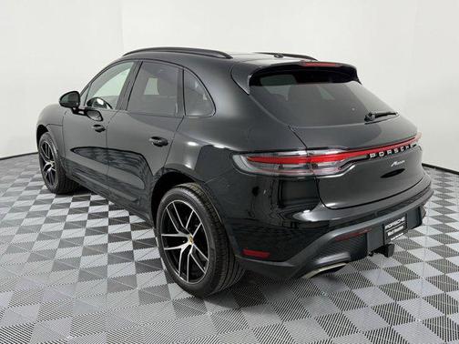 2025 Porsche Macan AWD