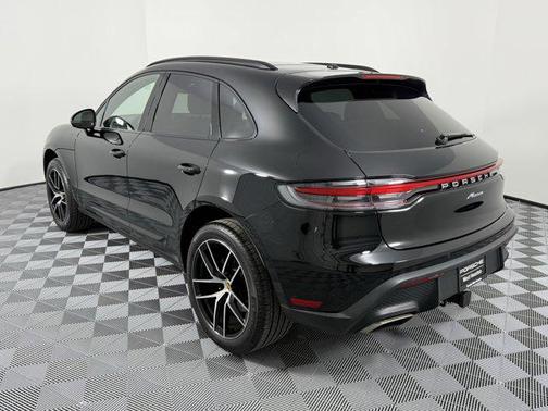 2025 Porsche Macan Base