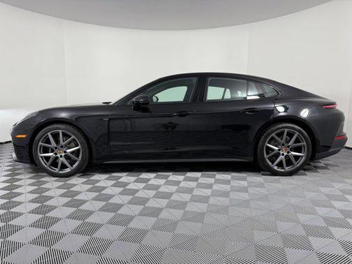 2026 Porsche Panamera 4