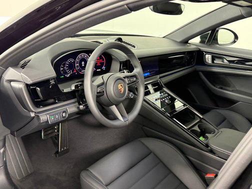 2026 Porsche Panamera 4
