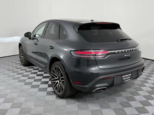2025 Porsche Macan Base