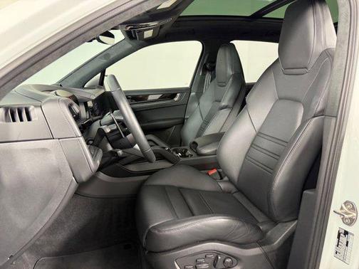 2025 Porsche Cayenne GTS