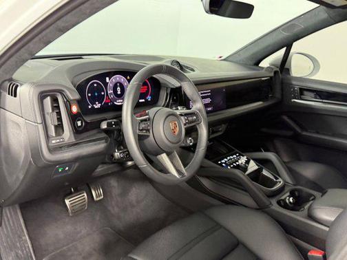 2025 Porsche Cayenne GTS