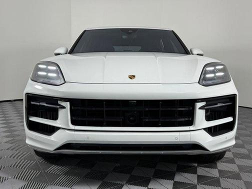 2025 Porsche Cayenne GTS