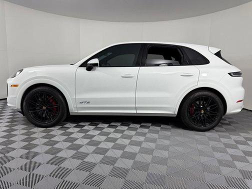 2025 Porsche Cayenne GTS