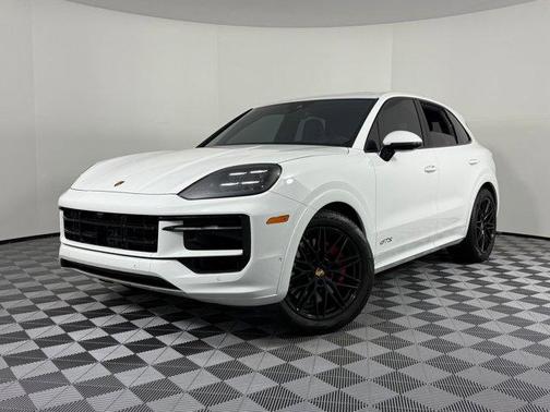 2025 Porsche Cayenne GTS