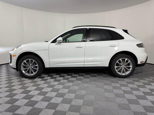 2026 Porsche Macan AWD