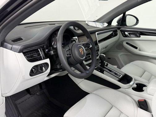 2025 Porsche Macan AWD