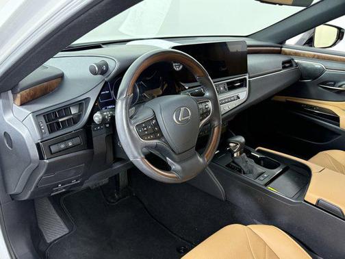 2024 Lexus ES 300h Ultra Luxury