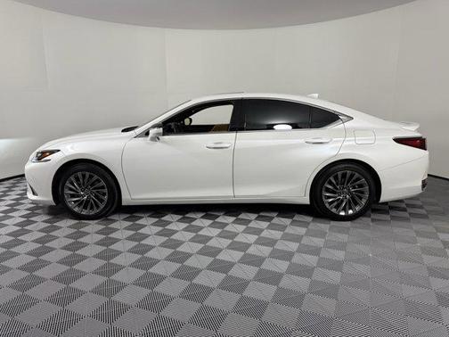 2024 Lexus ES 300h Ultra Luxury