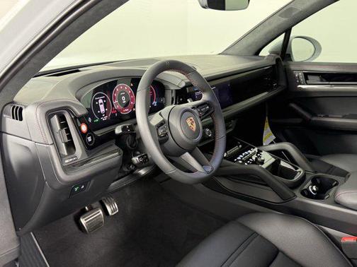 2025 Porsche Cayenne GTS