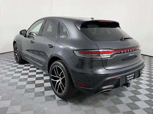 2025 Porsche Macan Base