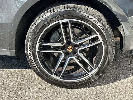 Photo 4 of 25 of 2021 Porsche Macan S