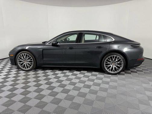 2025 Porsche Panamera RWD