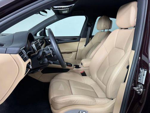 2025 Porsche Macan AWD