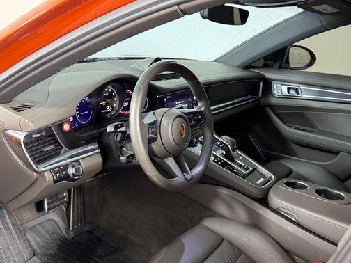 2022 Porsche Panamera 4