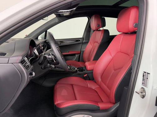 2026 Porsche Macan AWD