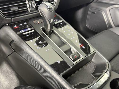 2025 Porsche Macan AWD