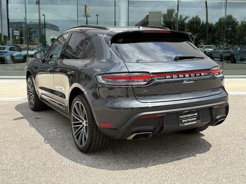 2025 Porsche Macan Base