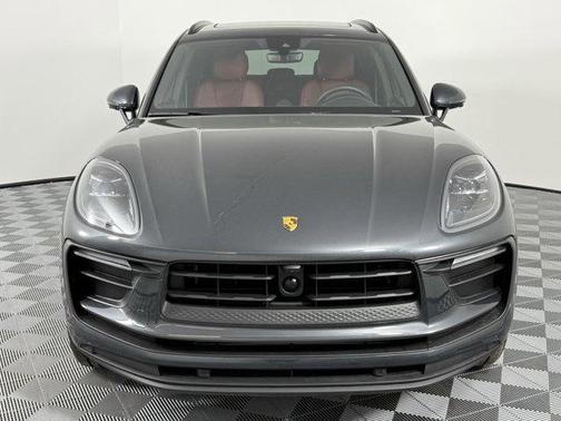 2025 Porsche Macan Base