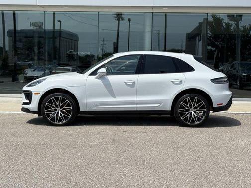2025 Porsche Macan Base