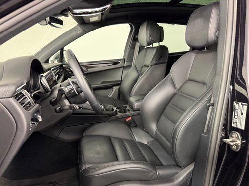 2025 Porsche Macan T