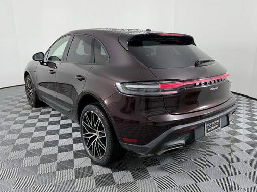 2025 Porsche Macan Base