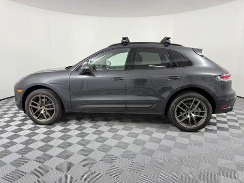 2022 Porsche Macan Base