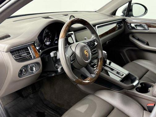 2022 Porsche Macan Base