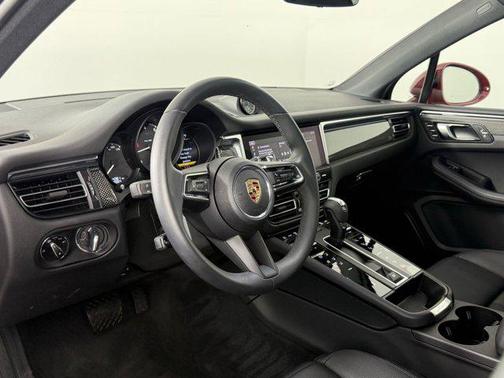 2025 Porsche Macan AWD